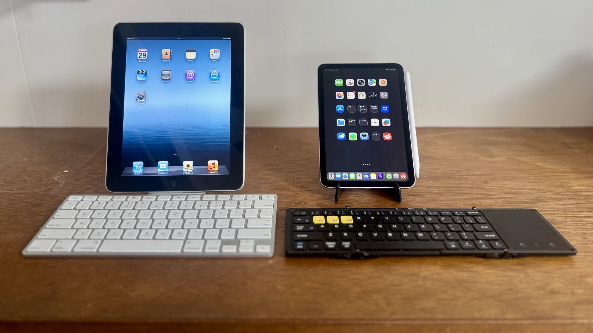 iPad mini (A17 Pro) and Artciety Folding Keyboard with Touchpad