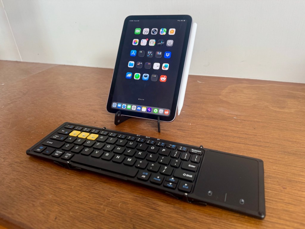 iPad mini (A17 Pro) and Artciety Folding Keyboard with Touchpad